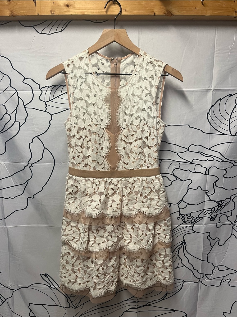Bcbg Kayla Ivory Lace Tiered Dress With Nude Underlay (Rack) View 3